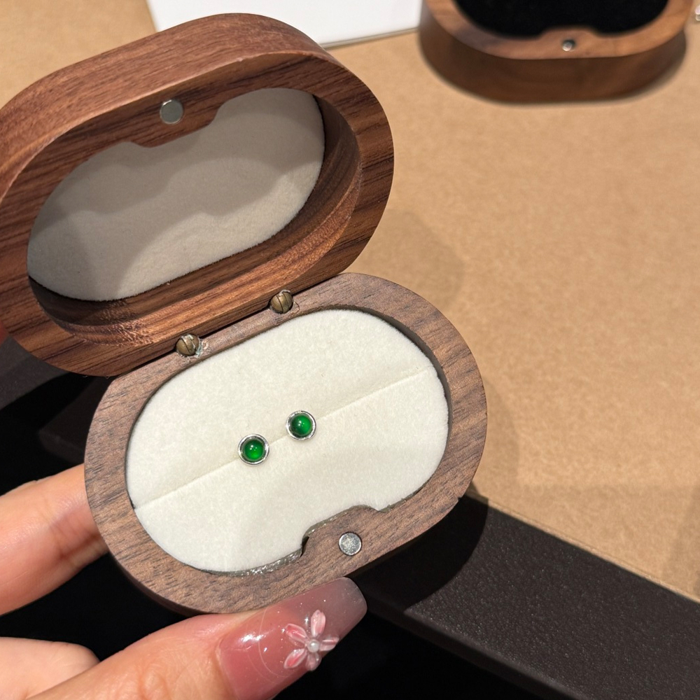 Jade Stud Earrings – Chinese-Style Elegance