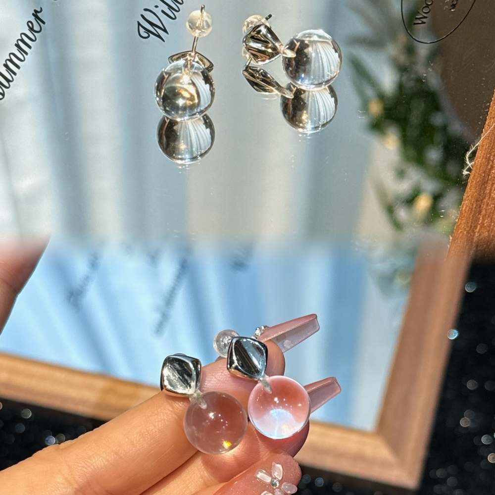 Twin Stars Falling into Dreams: White Crystal